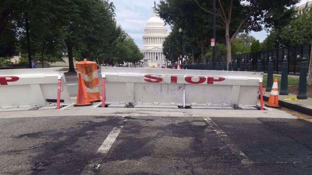 Man dies after crashing car, firing gunshots near US Capitol