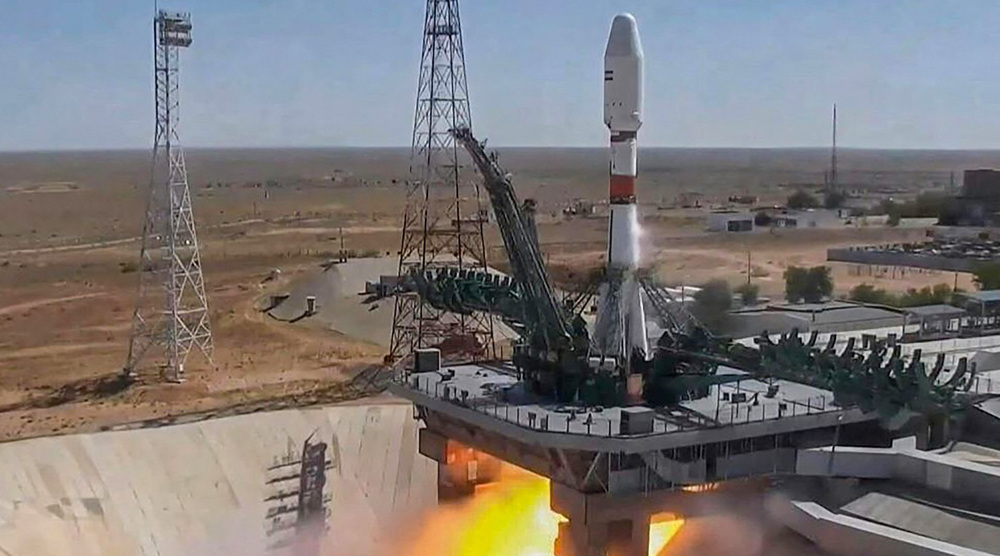 Khayyam satellite to help Iran in many sci-tech fields: American author