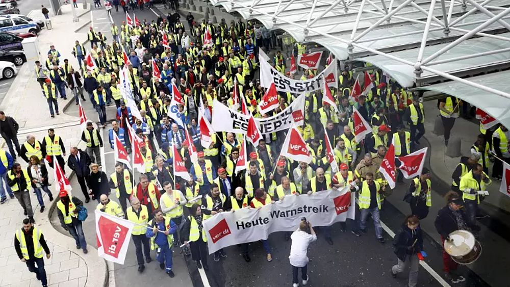 British, Dutch workers go on strike over pay dispute, rising inflation 