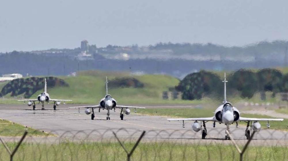 Taipei accuses China of simulating invasion with military drills 