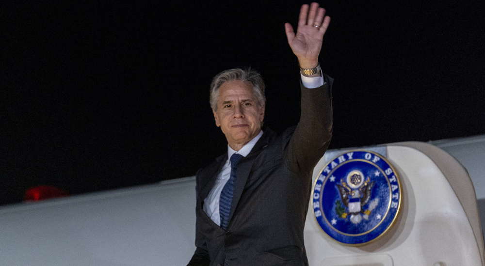 US vows to defend Philippines against China 'dangerous actions' 