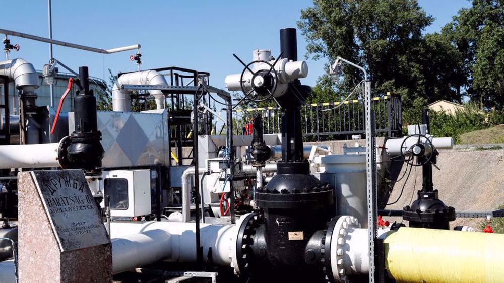 Russian oil transit to three European countries halted over payment issues 