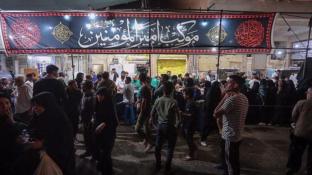 Iraqis warmly welcome Iranians heading to Karbala for Arba’een 
