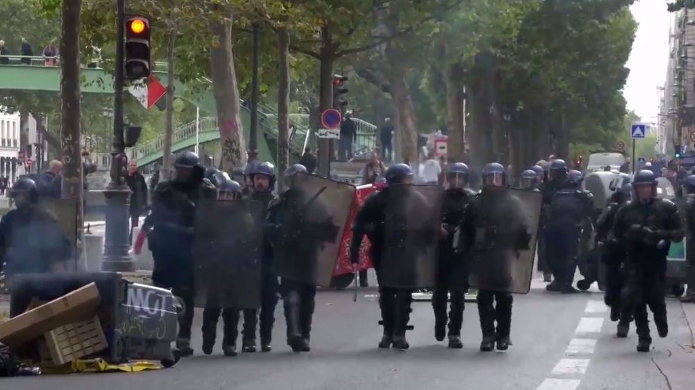 Yellow vests return: Hundreds arrested in Paris over cost of living protests