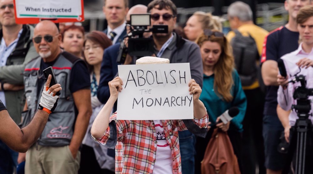 Crackdown on UK anti-monarchy protests sparks outcry from civil liberties groups