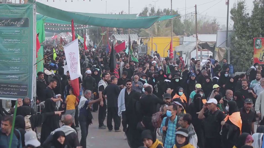 A Mawkib promoting Palestinian cause during Arbaeen