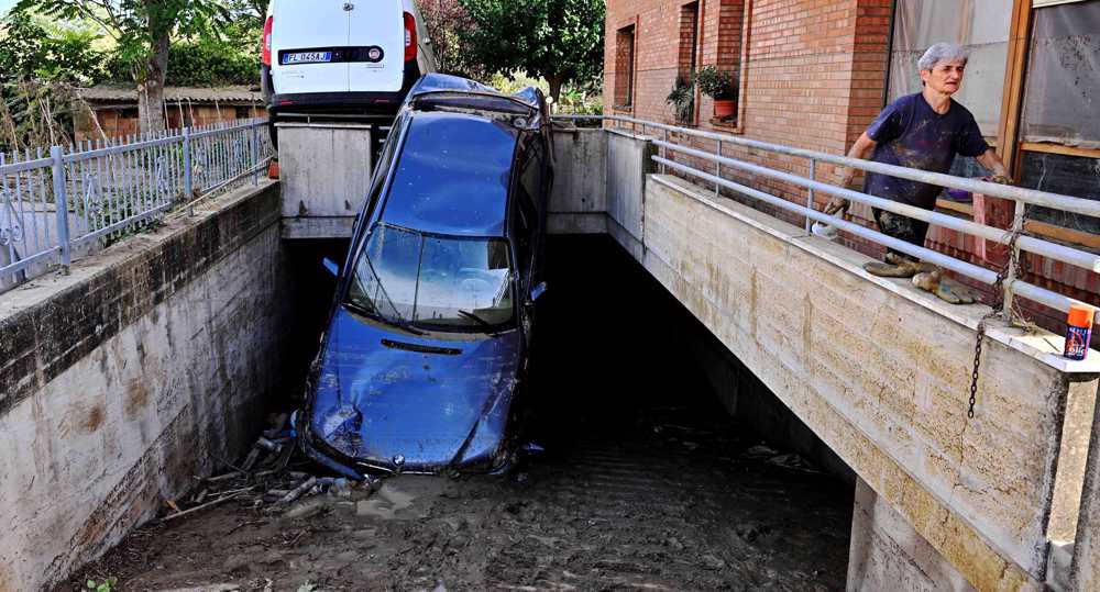 At least 10 dead as flash floods hit central Italy