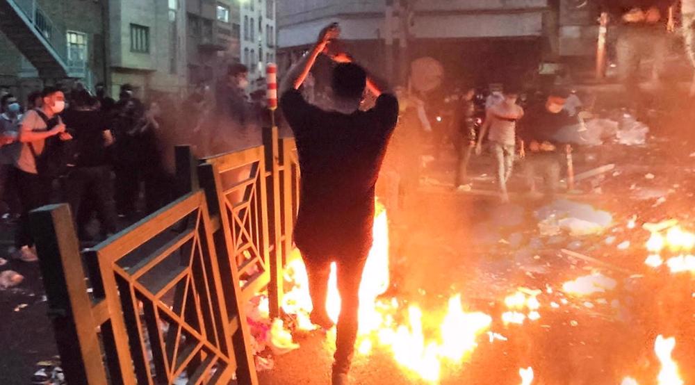 Western intelligence services fomenting riots to destabilize Iran: Commentator