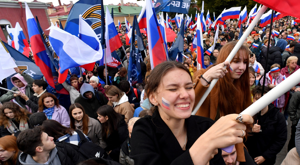 Referendum on joining Russia enters second day