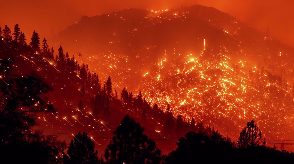 Rapid California wildfire forces thousands to flee