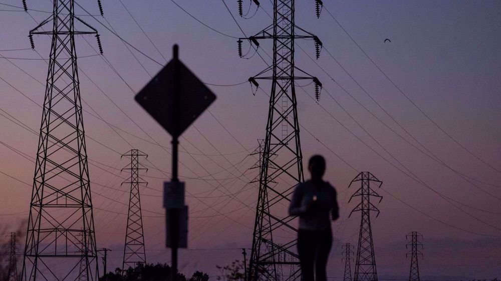 Californians urged to cut power use during extreme heat