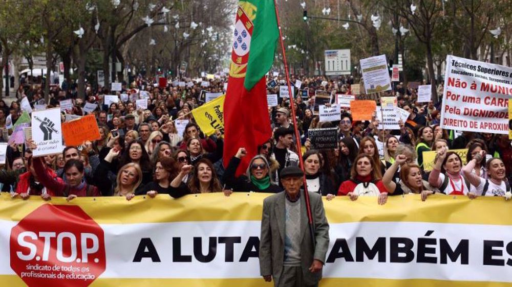 Thousands of teachers take to streets in Lisbon to demand higher wages