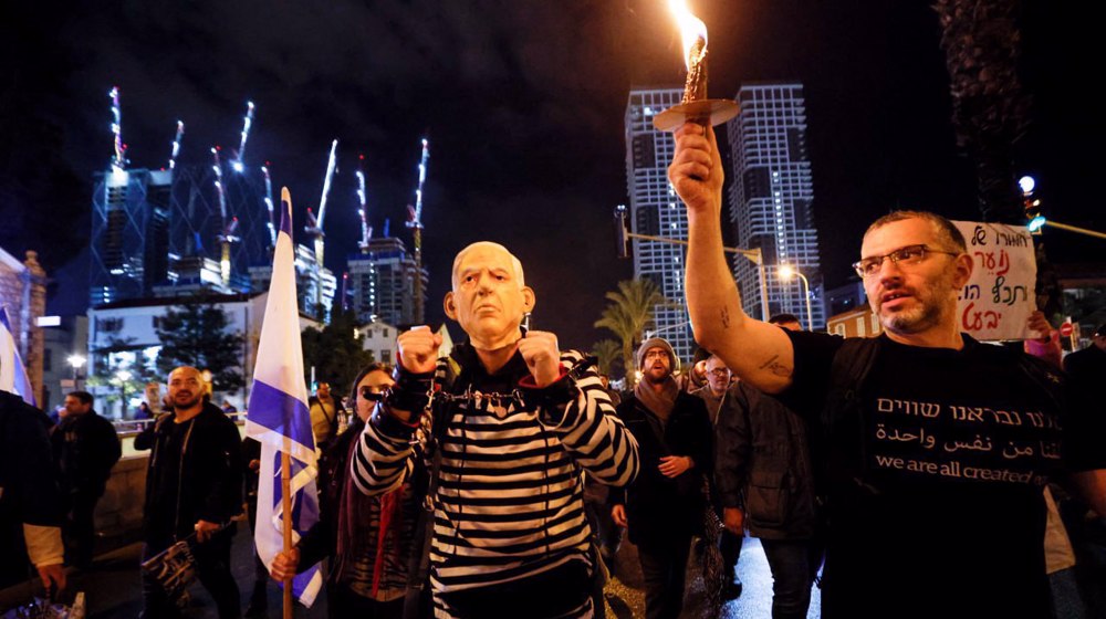 'Bring down the dictator', protesters shout in new anti-Netanyahu rallies
