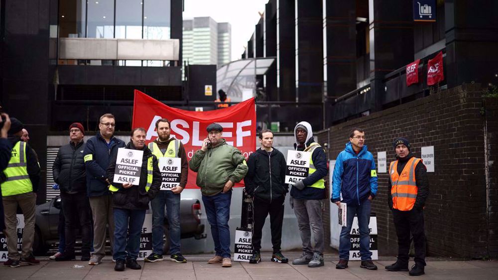 Thousands of UK train drivers to strike in coordinated move