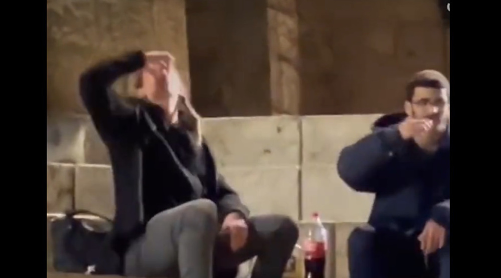 Israeli settlers drink alcohol, urinate in al-Aqsa Mosque compound