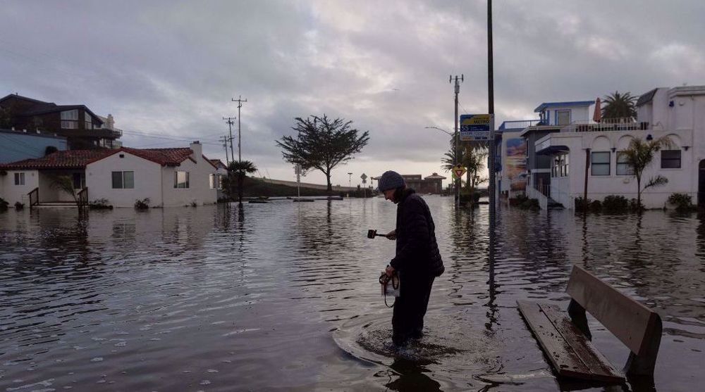 California storm leaves thousands of Americans without power