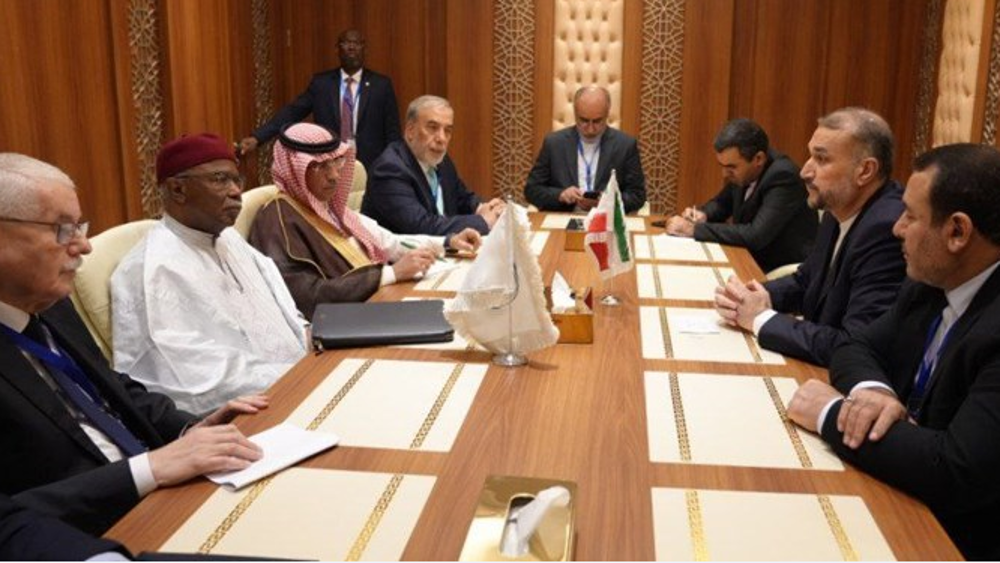Iran FM in Jeddah for emergency meeting, asks Muslims to sanction Israel