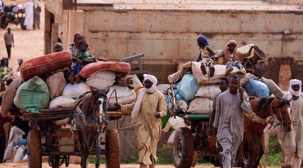 Thousands flee as fighting spreads to southern Sudan 