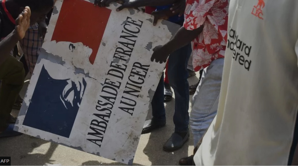 France forced to leave Niger