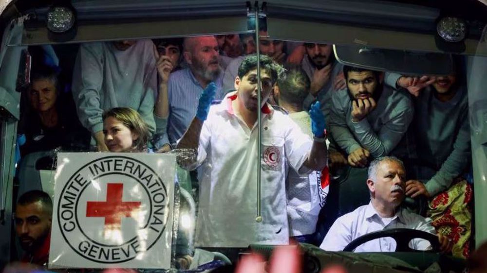 39 more Palestinian prisoners released in return for 17 captives held in Gaza 