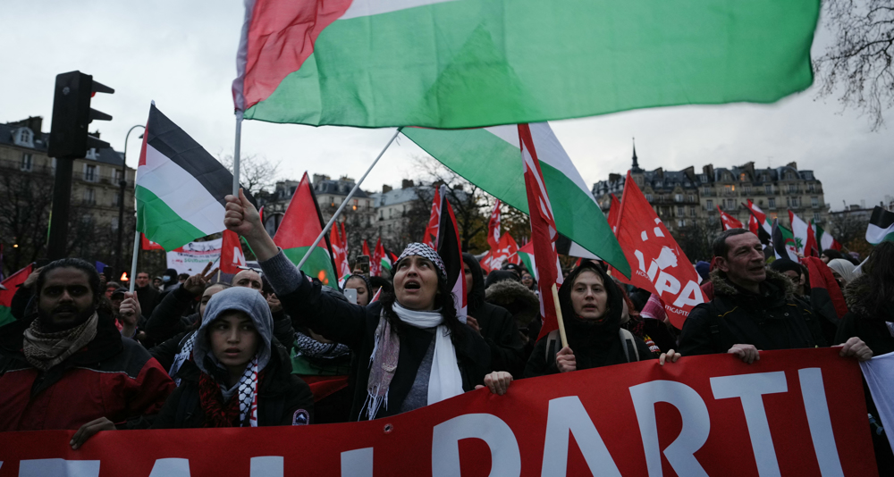 Thousands march in Paris to demand immediate ceasefire in Gaza