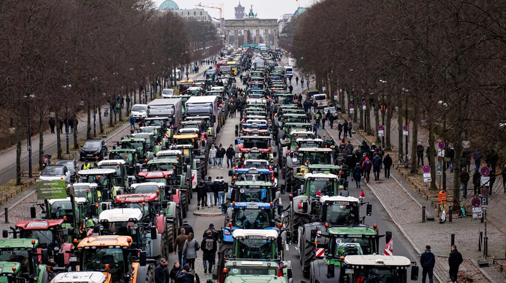 Hundreds of farmers, tractors descend on Berlin to protest planned subsidy cuts