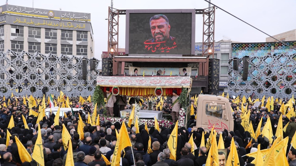 Les Iraniens font leurs adieux au commandant du CGRI assassiné par Israël
