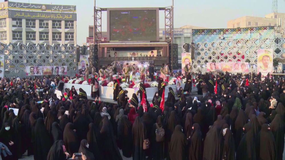Les Iraniens font leurs adieux aux martyrs de la guerre contre Daech