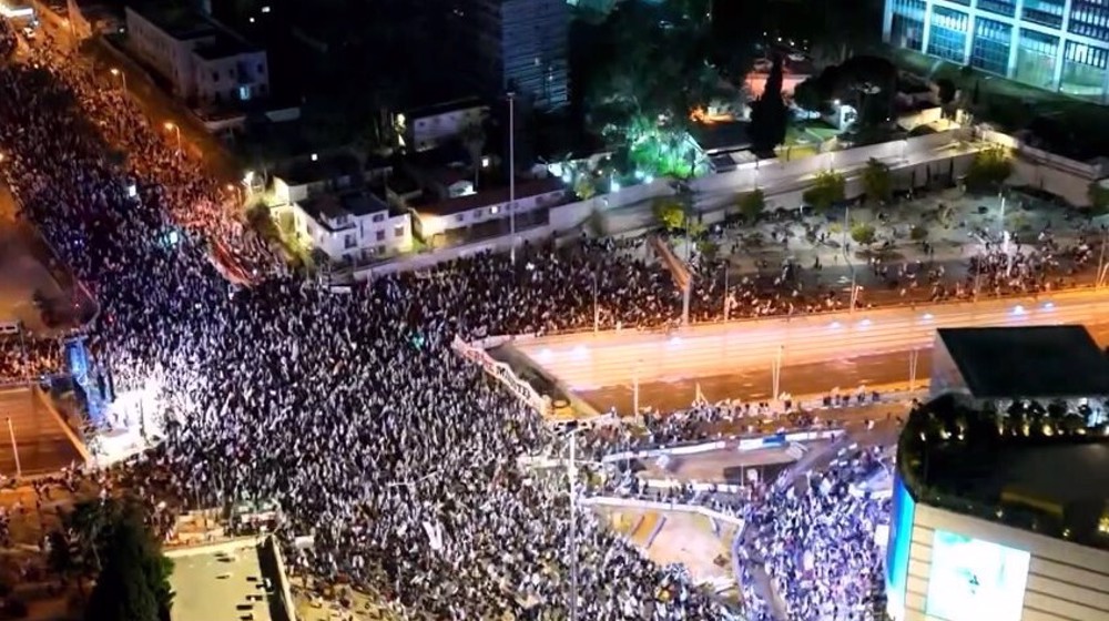 Massive rallies held against Israeli prime minister's 'judicial reforms' for 8th week