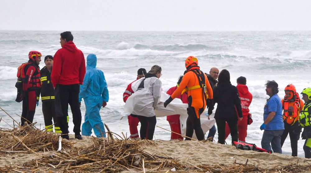 At least 33 migrants dead after shipwreck in southern Italy