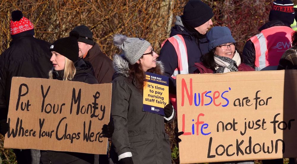 Deadlock over NHS pay dispute puts patients’ lives at risk, UK chief nurses warn