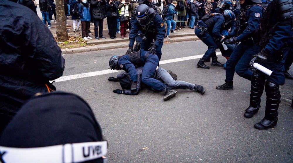 France: l'Iran condamne la violence policière 