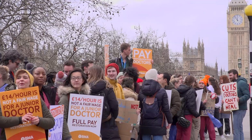 UK NHS junior doctors walk out over pay