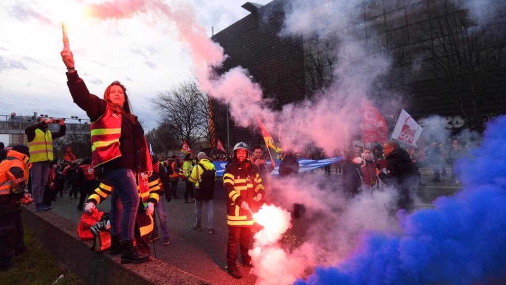 French protesters block key highway, oil refineries after Macron’s move	