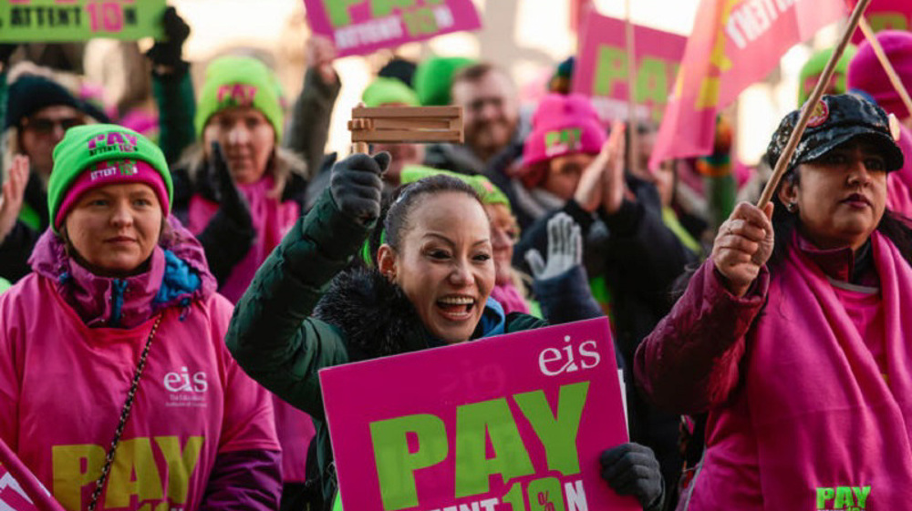 UK teachers and public sector continue industrial action