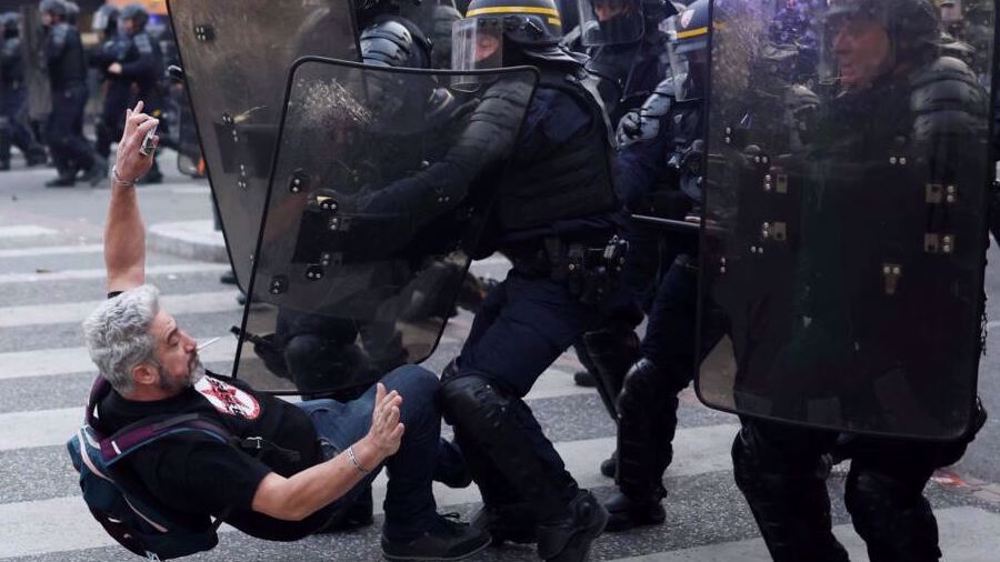 Iran asks France to observe human rights, avoid violence against protesters