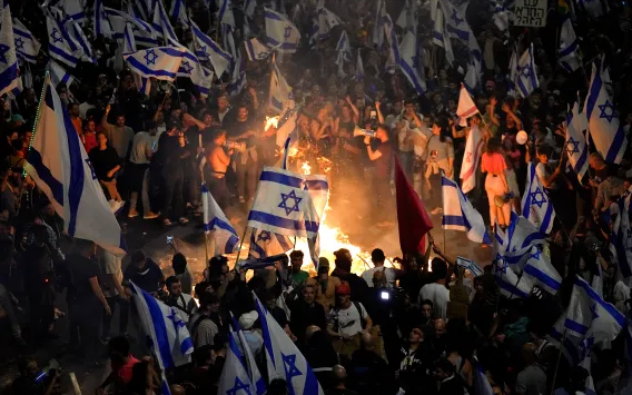 Israel pres. calls for ‘immediate stop’ to judicial reforms as Netanyahu 'backs down'