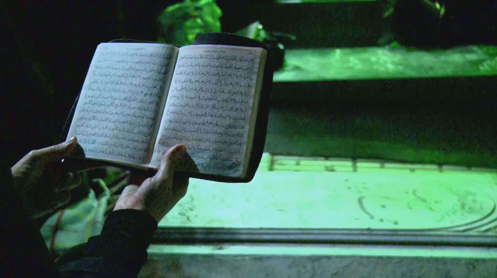 Iranian Muslims mark 'Night of Destiny'