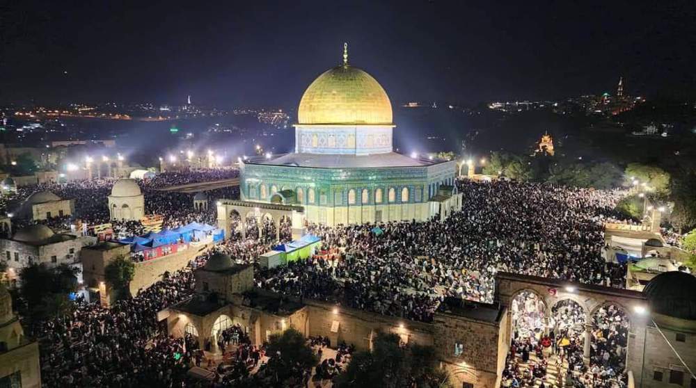 Quarter of a million Palestinians flock to al-Aqsa on 'Laylat al-Qadr' amid Israeli restrictions 