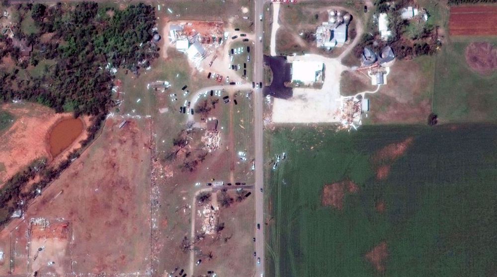 Tornadoes rip through central Oklahoma, killing at least 3