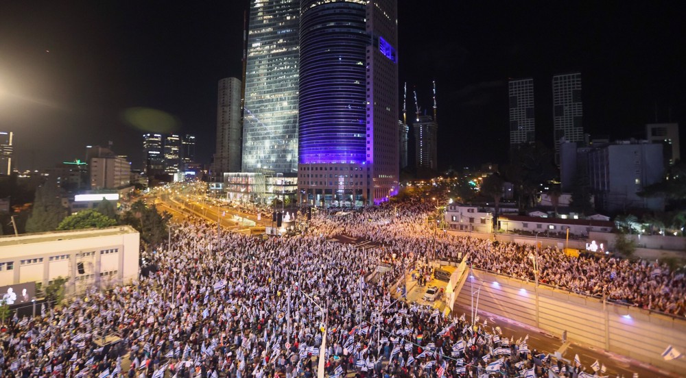Thousands of demonstrators protest Netanyahu's 'judicial reforms' for 16th straight week