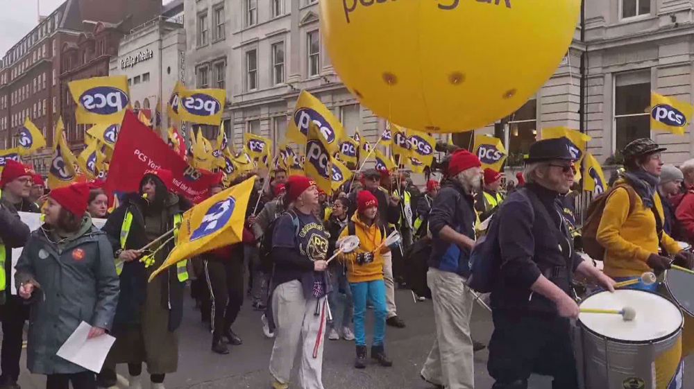 England teachers on strike again over pay, conditions 