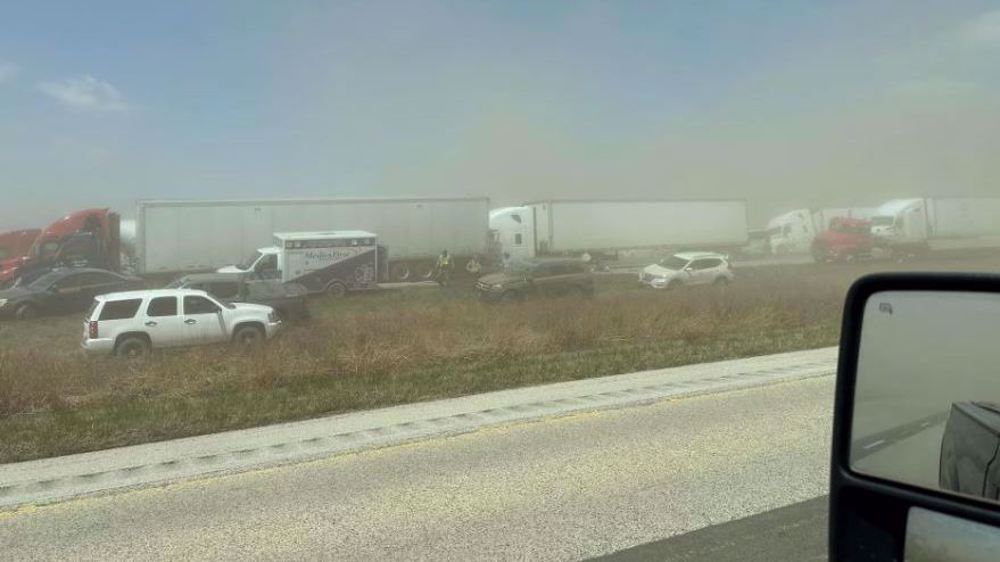 Illinois dust storm blinds drivers, 6 die in chain-reaction crashes