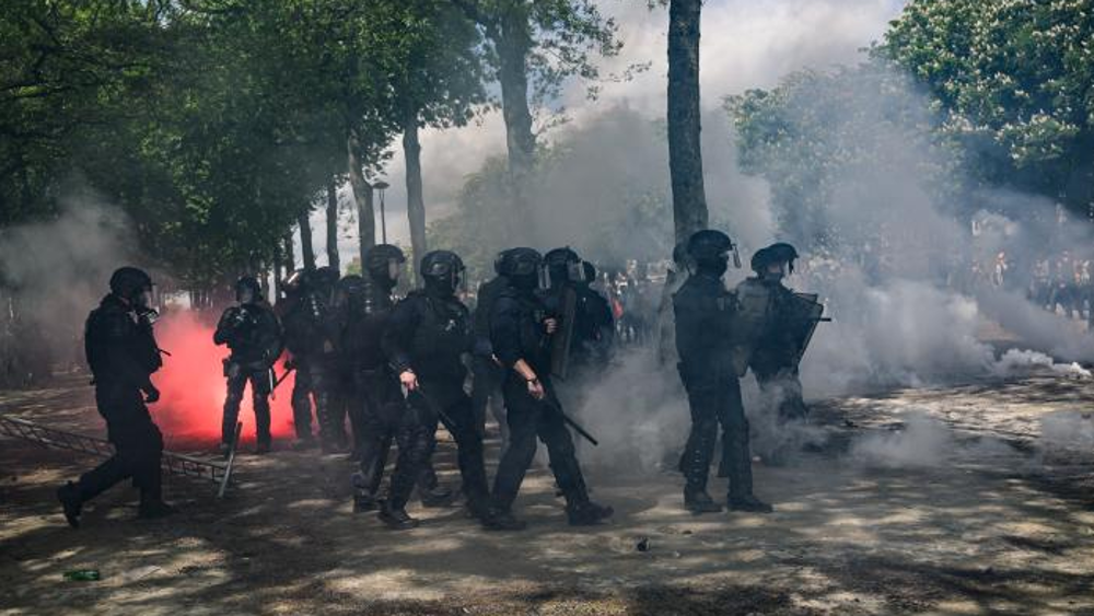 Fête du travail à Paris, avec au menu des gaz lacrymogènes