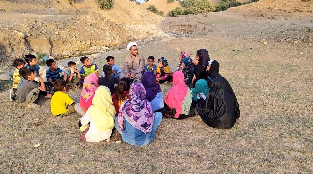 Iranian teacher who goes to far-flung villages to read books to children