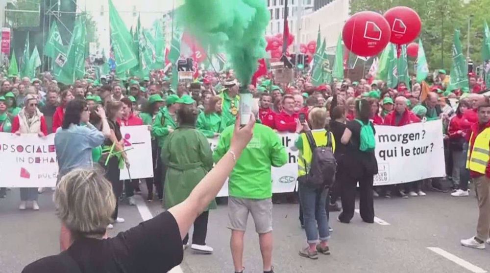Demand for general strike grows in France over retirement age hike