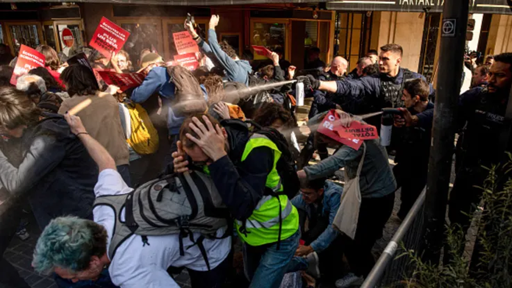 French police attack protesters with tear gas at Total's meeting