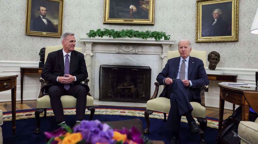 US Pres., top lawmaker reach deal to avert debt default as hostility persists