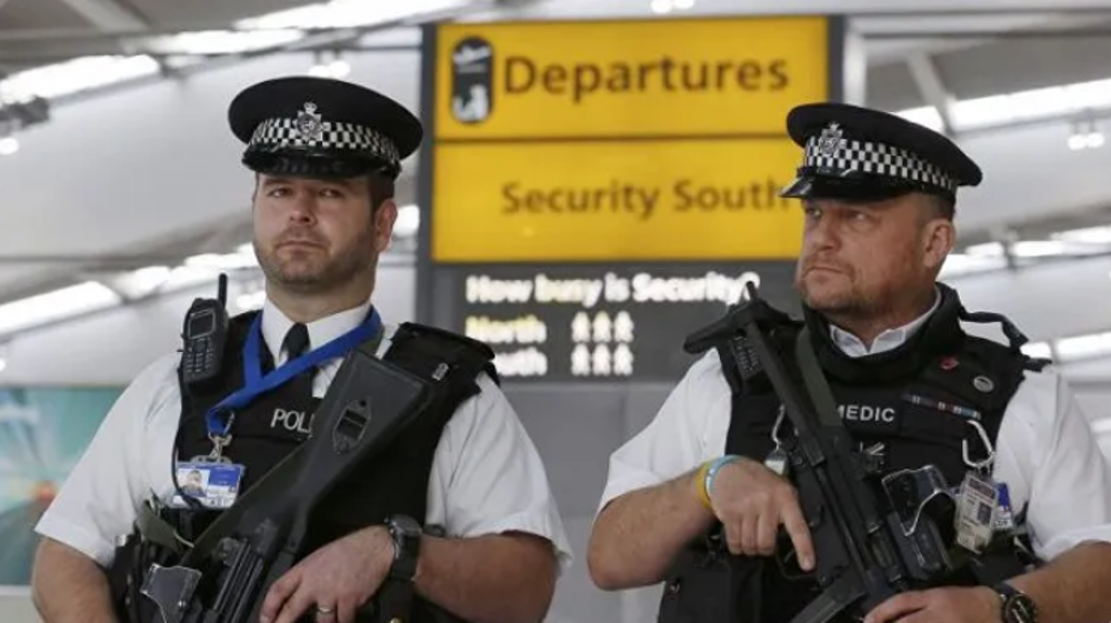 Kit Klarenberg, collaborateur de Press TV arrêté à Londres 