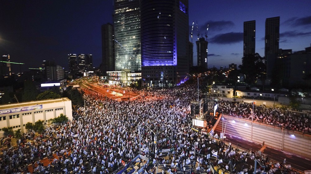 Thousands of angry protesters rail against Israeli PM's extremist policies